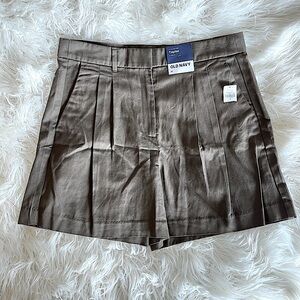 Old Navy Extra High Rise Taylor Trouser Shorts, Adjustable Waist, Reishi - M
